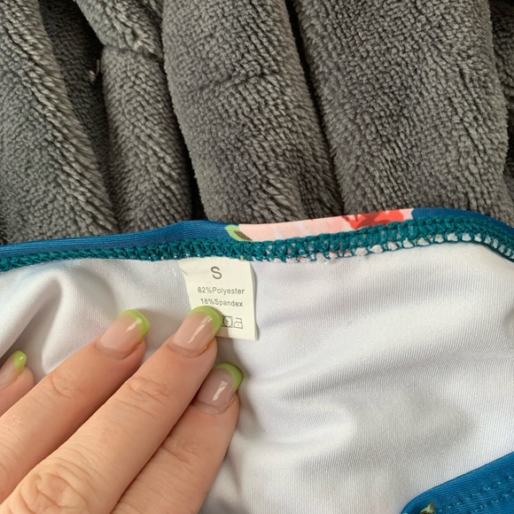 Never worn strapless bikini - Picture 2 of 2